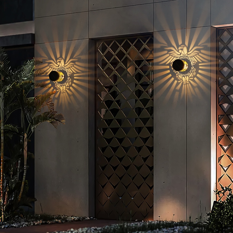 Luci per recinzione solare da  - Outdoor Power Post recensione e prezzo